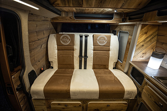 20201126_Gold van-7596