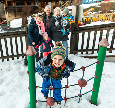 20231219_Christmas 23-9631-low-res-2019-2