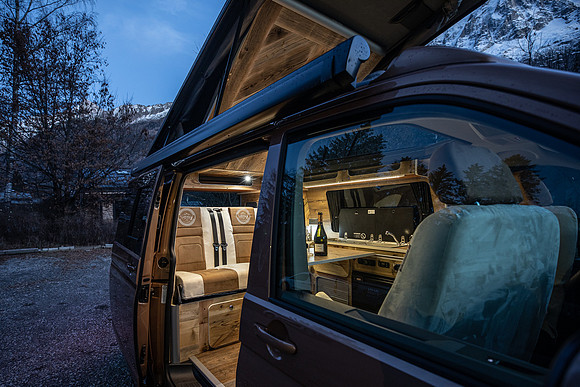20201126_Gold van-7586
