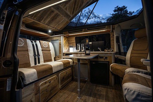 20201126_Gold van-7581