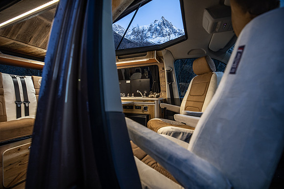 20201126_Gold van-7584
