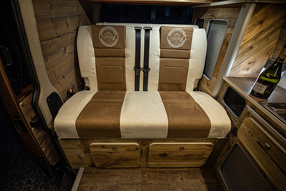 20201126_Gold van-7592